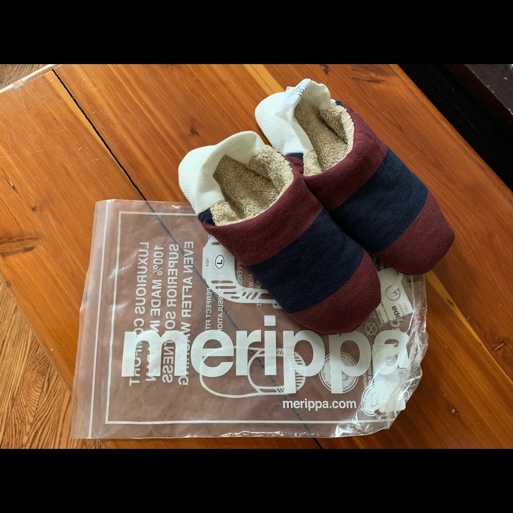 Brand new, never worn Merippa house shoes, size L